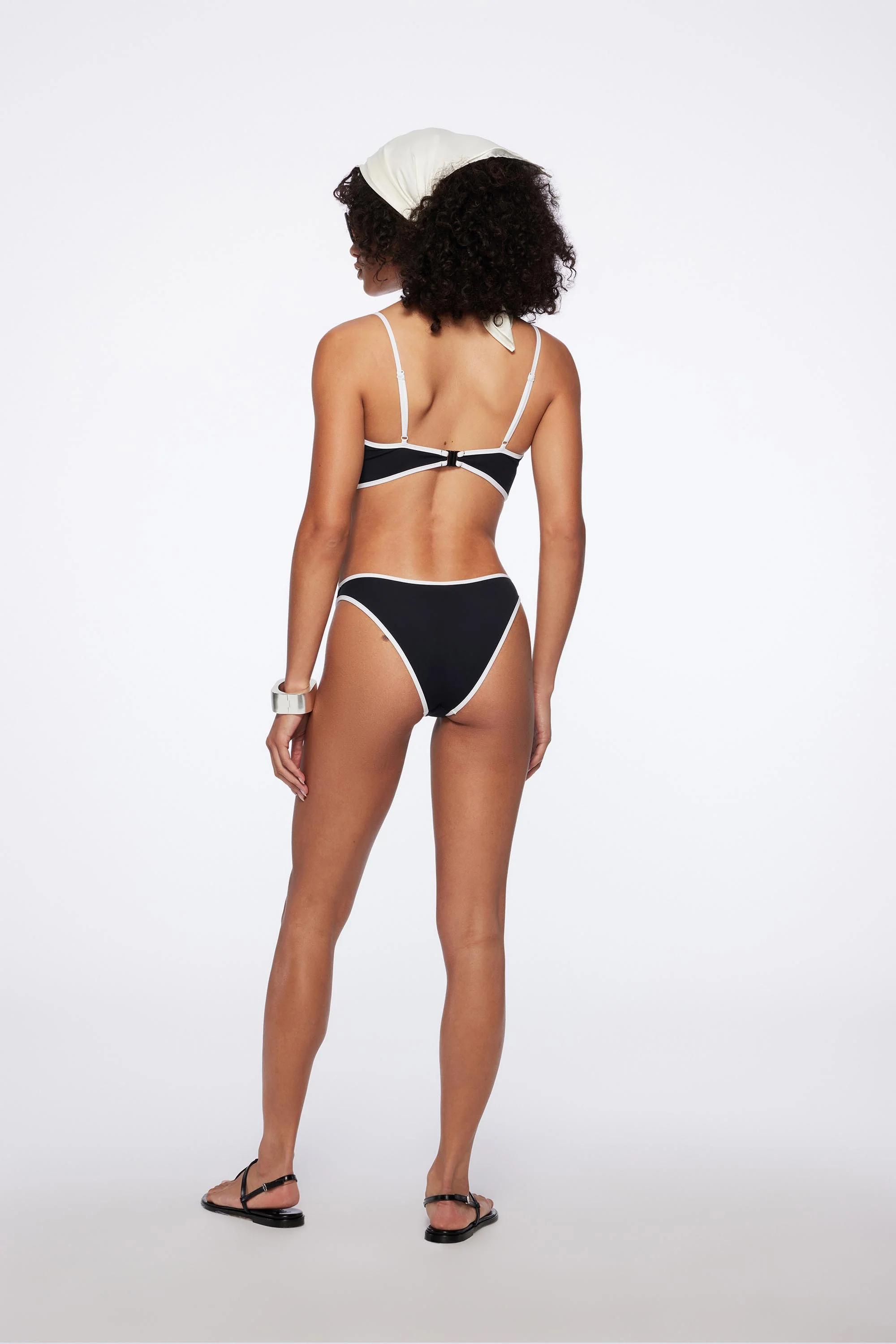 sculpting infinity top in black and white compression - Image 3